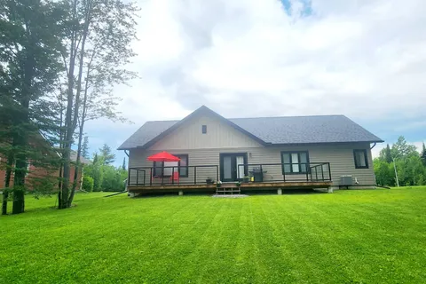 8 Bancroft Ridge Drive, Bancroft, ON K0L 1C0