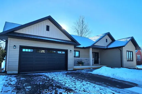 8 Bancroft Ridge Drive, Bancroft, ON K0L 1C0