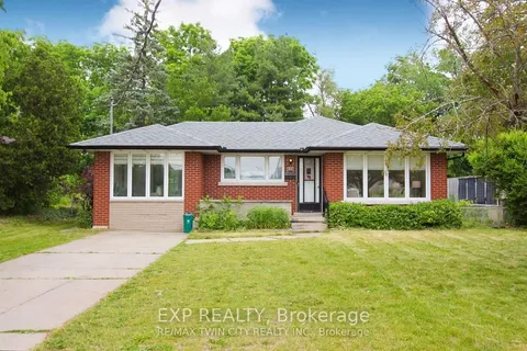 284 Cedar Cres, Cambridge, ON N1S 1X1