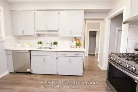 284 Cedar Cres, Cambridge, ON N1S 1X1