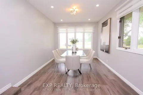 284 Cedar Cres, Cambridge, ON N1S 1X1