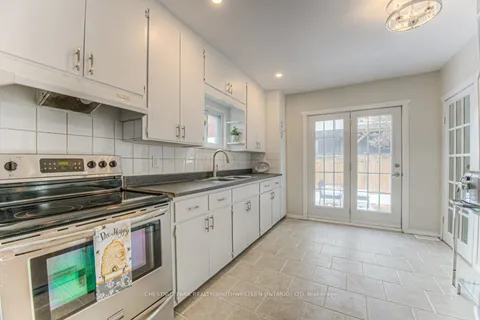 43 Barclay Ave, Kitchener, ON N2M 4B2