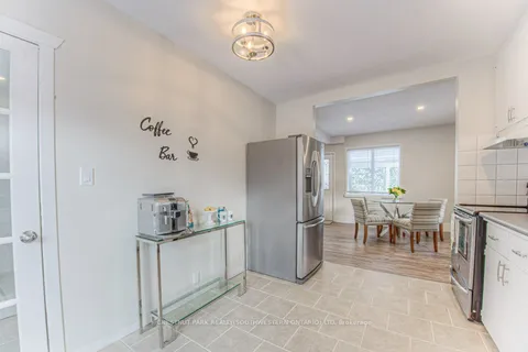 43 Barclay Ave, Kitchener, ON N2M 4B2