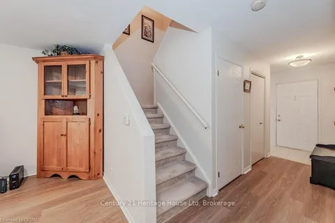 53 THOMPSON Dr, Guelph, ON N1E 7A2