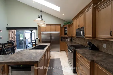 748 COURSOL Road, ON P2B 3J5