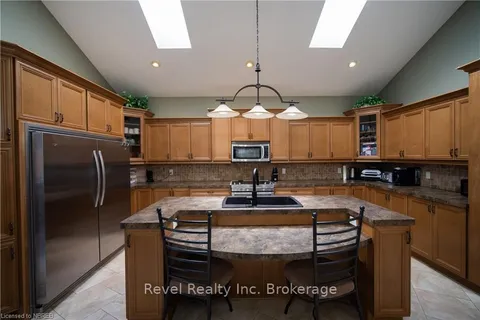 748 COURSOL Road, ON P2B 3J5