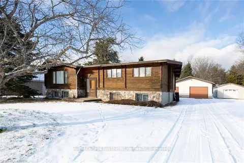 50 BESSERER Rd, North Bay, ON P1B 8G3