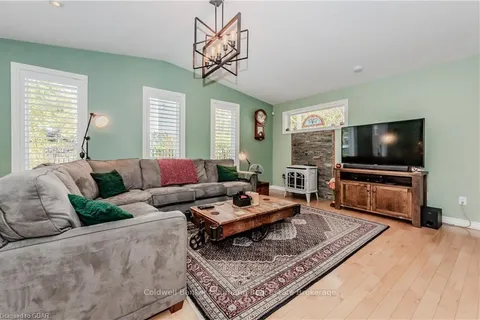 119 BRISTOL St, Guelph, ON N1H 3L8