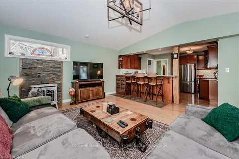 119 BRISTOL St, Guelph, ON N1H 3L8