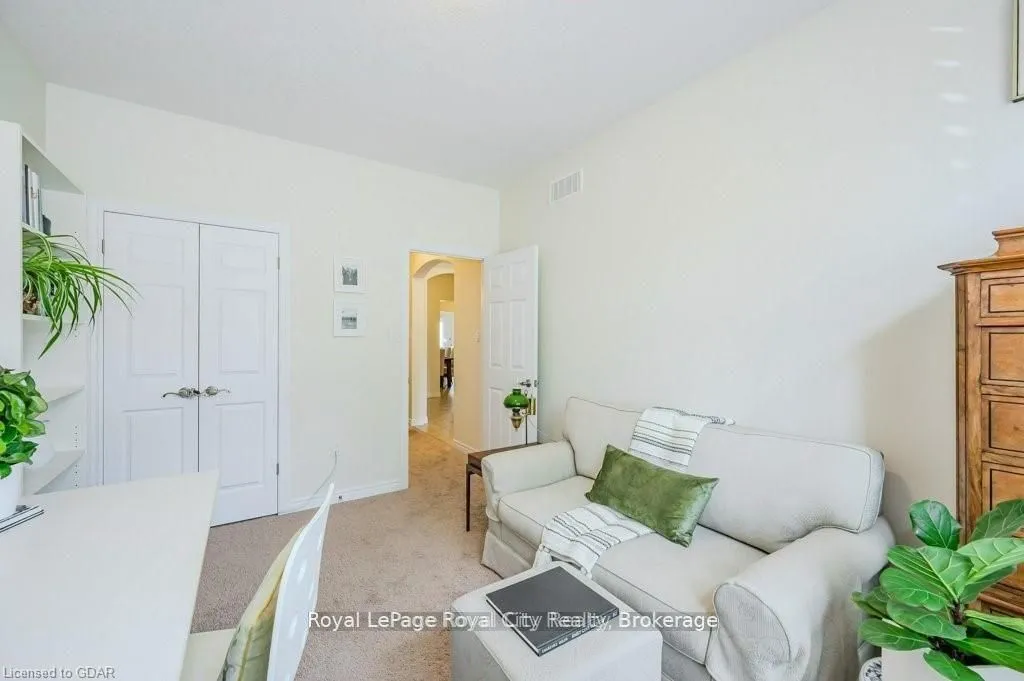 19 SIMMONDS Drive, Guelph, ON N1E 0H4