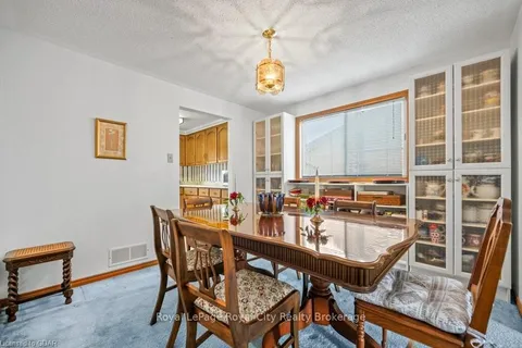 6 HOLLYBERRY Pl, Guelph, ON N1K 1P2