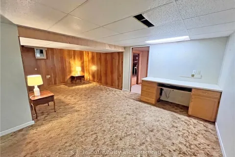 8 STANLEY Street, ON N7A 3X8