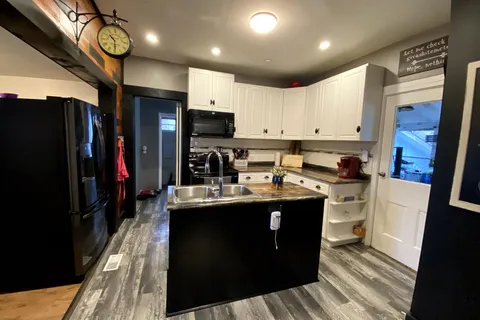 350 Talbot St, Aylmer, ON N5H 1K4