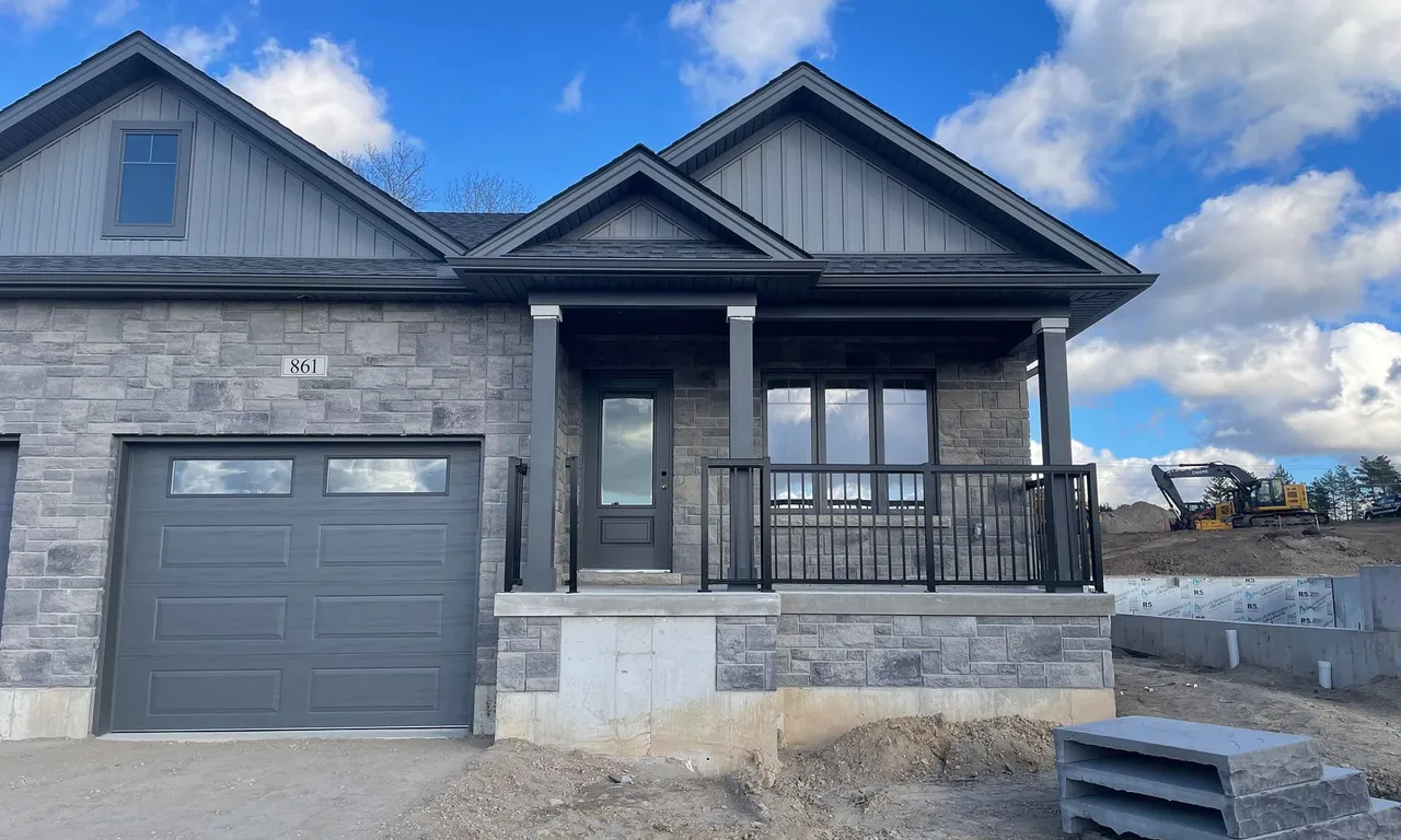 861 22nd Avenue A, Hanover, ON N4N 0C5