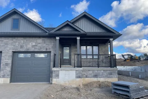861 22nd Avenue A, Hanover, ON N4N 0C5