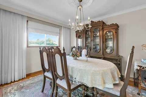 9 Blackbird Cres, Guelph, ON N1E 3K4