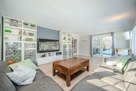 12 Evergreen Dr, Guelph, ON N1G 2M6