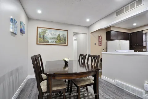 37 Autumn Rd, Brantford, ON N3R 7B1
