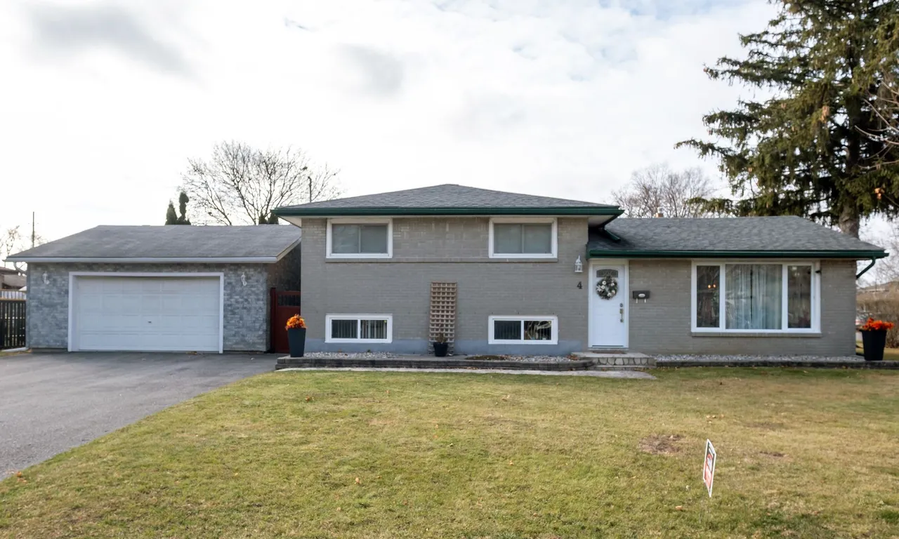 4 Linton Park Rd, Belleville, ON K8N 4K8