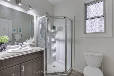 39 Yvonne Cres, London, ON N5Z 0A6