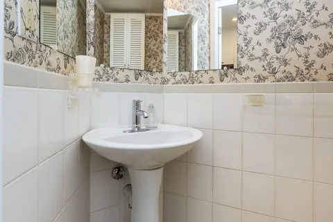 67 Kenilworth St, Dows Lake - Civic Hospital and Area, ON K1Y 3Y5