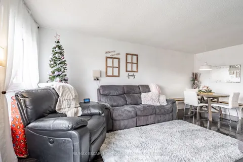51 LEGGETT Cres, Hamilton, ON L8W 2A5