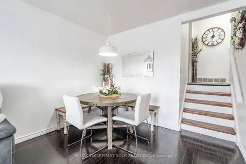 51 LEGGETT Cres, Hamilton, ON L8W 2A5