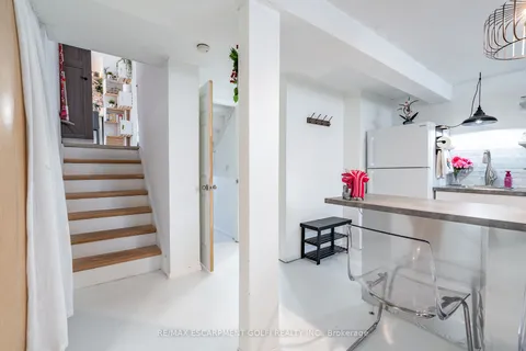 51 LEGGETT Cres, Hamilton, ON L8W 2A5