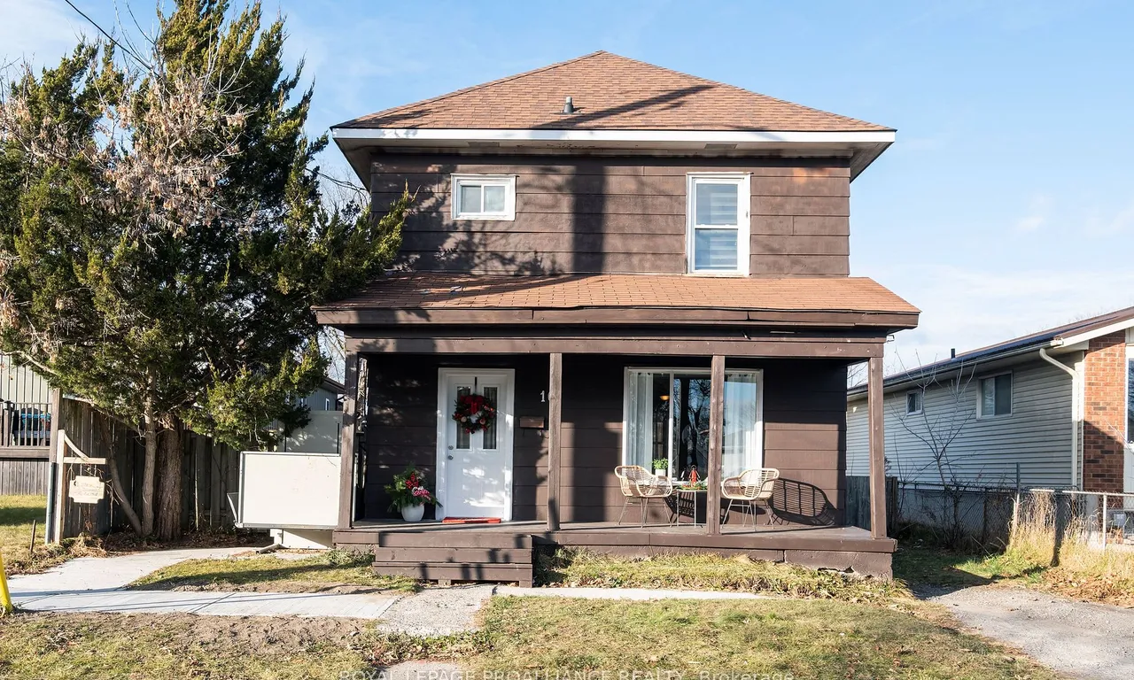 16 Charlotte St, Quinte West, ON K8V 2B9