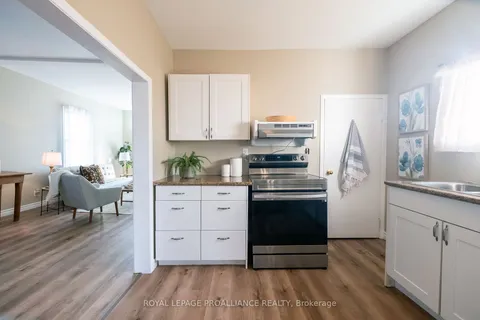 16 Charlotte St, Quinte West, ON K8V 2B9