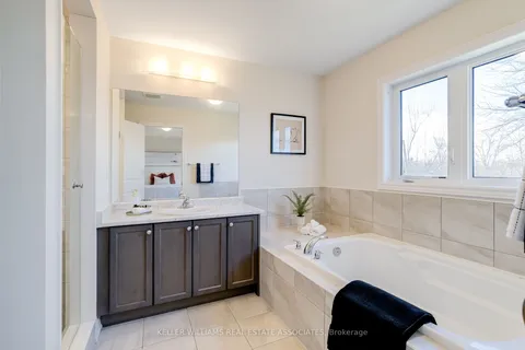 86 ESTHER Cres, Thorold, ON L3B 0G3