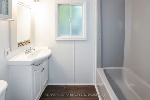 8845 LUNDY`S Lane, Niagara Falls, ON L2H 1H5