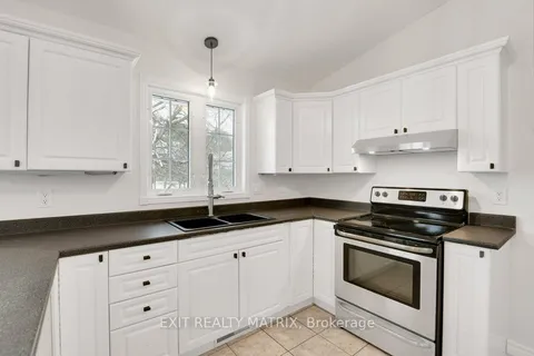 7 Bridge St, North Stormont, ON K0A 1R0