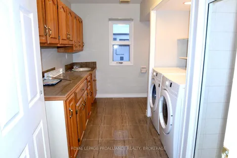 16 James St, Kingston, ON K7K 1Y9