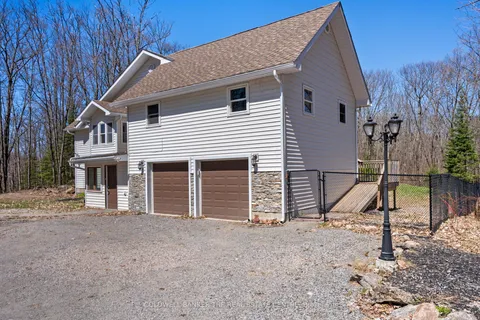 800 Jeffrey Lake Road, Bancroft, ON K0L 1C0