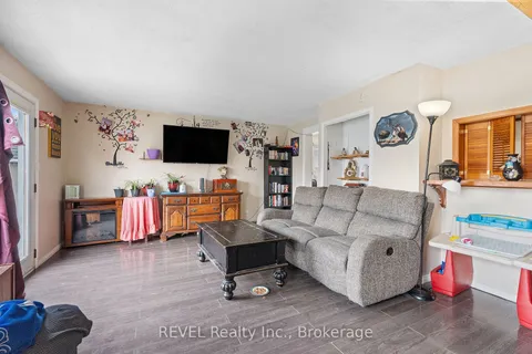 24 Lyndon St, Thorold, ON L2V 3J7