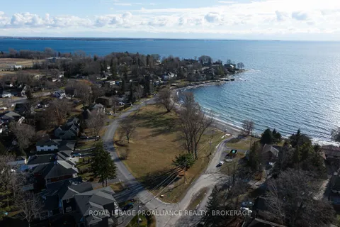 28 Park Cres, Kingston, ON K7M 4J2