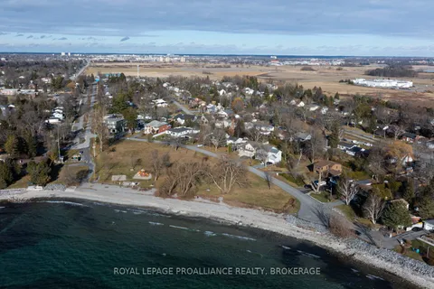 28 Park Cres, Kingston, ON K7M 4J2