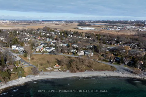 28 Park Cres, Kingston, ON K7M 4J2