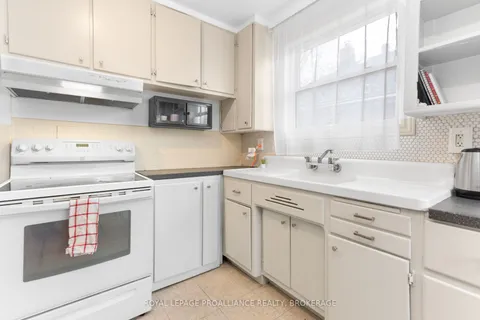 205 Adelaide St, Kingston, ON K7K 1Y6