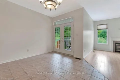 31 Hoodless Court, Brantford, ON N3T 0A8