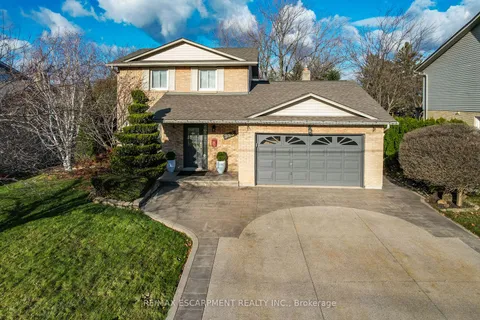 353 Lake St, Grimsby, ON L3M 1Z9