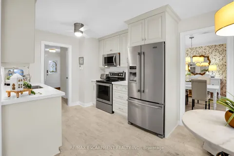 353 Lake St, Grimsby, ON L3M 1Z9