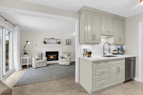 353 Lake St, Grimsby, ON L3M 1Z9