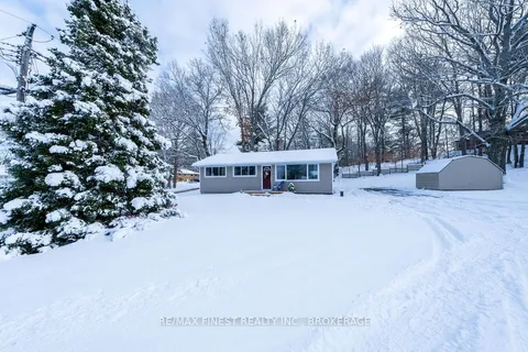 4226 Pine Ridge Rd, South Frontenac, ON K0H 2W0