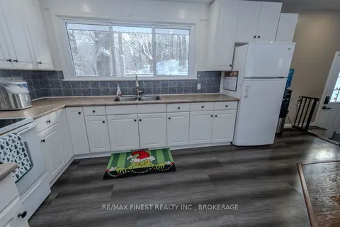 4226 Pine Ridge Rd, South Frontenac, ON K0H 2W0