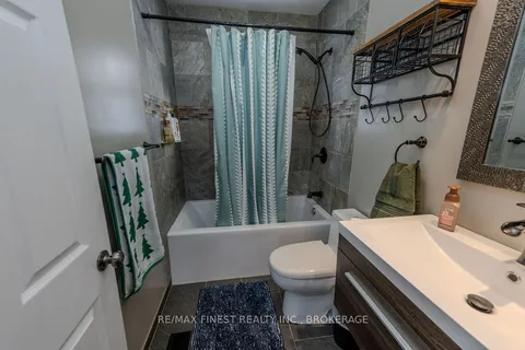 4226 Pine Ridge Rd, South Frontenac, ON K0H 2W0