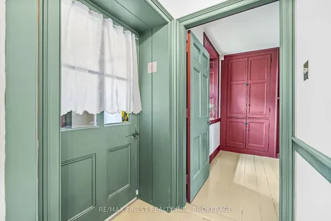 247 MAIN St, Kingston, ON K7K 5S5