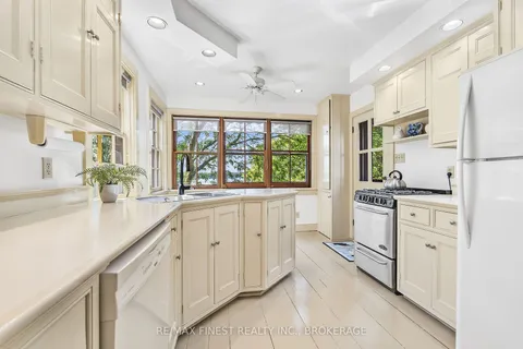 247 MAIN St, Kingston, ON K7K 5S5