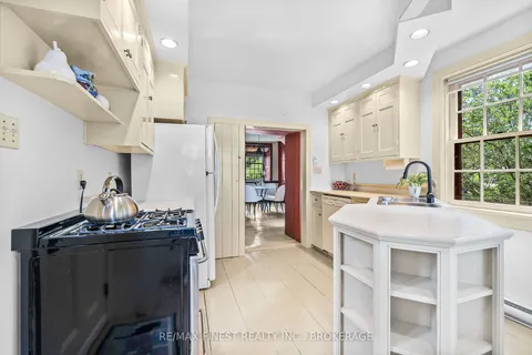 247 MAIN St, Kingston, ON K7K 5S5